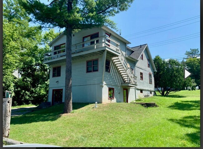 Foto del edificio - 918 Danby Rd