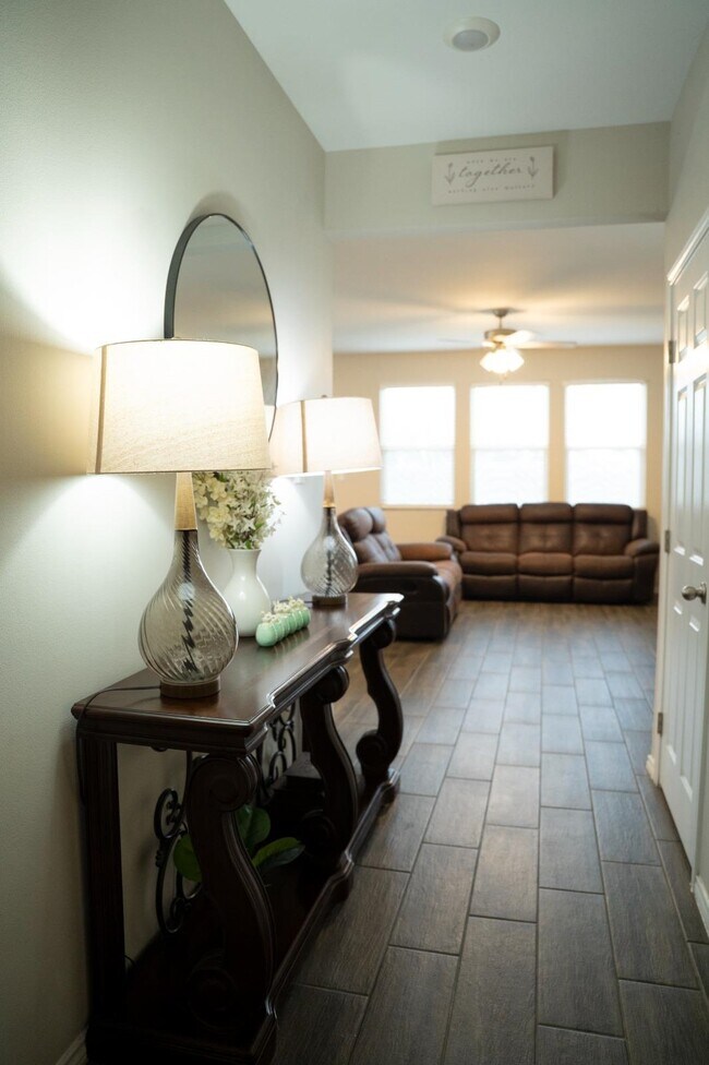 Building Photo - 4207 Lorisa Dr