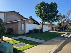 Building Photo - 4400 Tierra Verde St