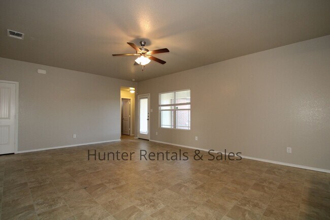 Building Photo - Eagle Valley Four-Bedroom!