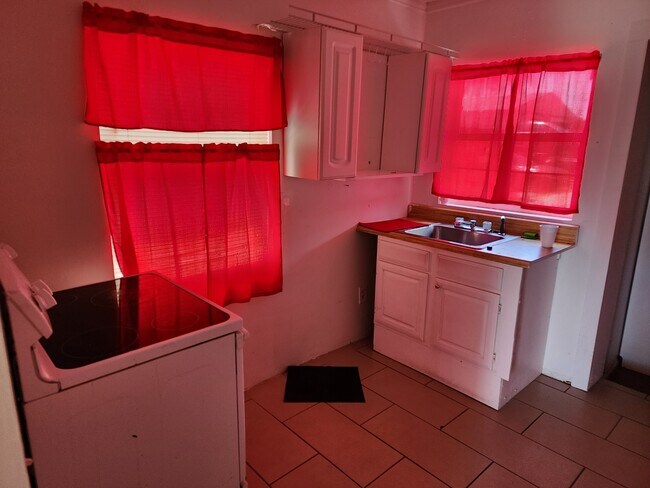 Foto del edificio - 1008 Maltby Ave