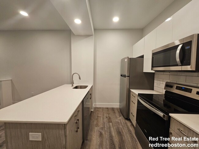 Building Photo - 51 Queensberry St