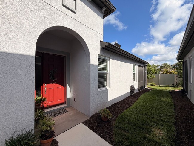 Building Photo - 6001 Fiore Dr