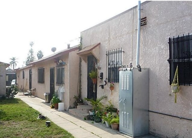Foto del edificio - 908 W 83rd St