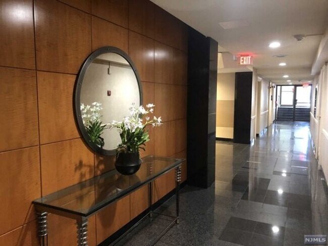 Foto del edificio - 1590 Anderson Ave