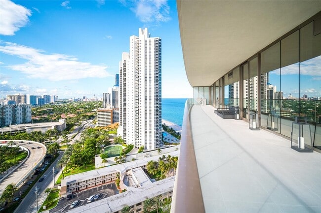 Building Photo - 18975 Collins Ave