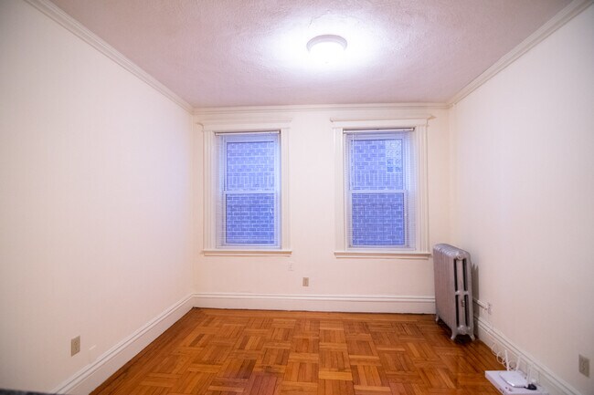 Building Photo - 48 Queensberry St