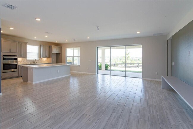 Foto del edificio - Beautiful 4bdr 3.5ba Home In Highland Ranc...