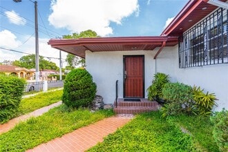 Building Photo - 1841 SW 29th Ave