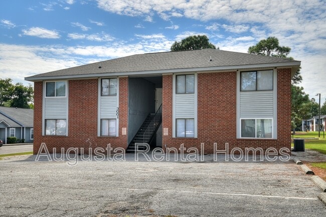 Building Photo - 3001B Strickland Court