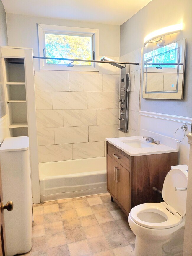 210 Raymond Rd Unit 2, West Hartford, CT 06107 Apartments in West