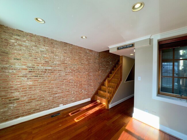 Foto del edificio - Charming 2 Bedroom Townhome in Canton, MD!