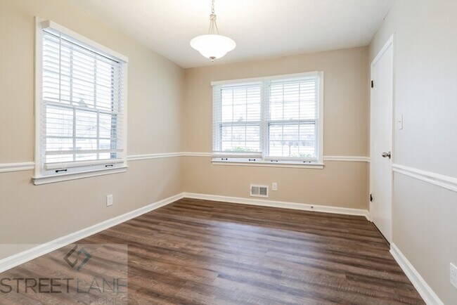 Foto del edificio - REDUCED! - Now offering $1075 off first fu...