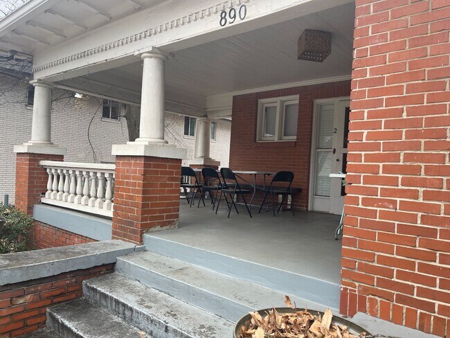 Foto del edificio - 890 N Highland Ave NE