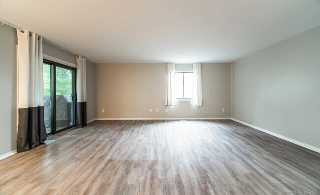 Foto del edificio - 154 Brittany Farms Rd