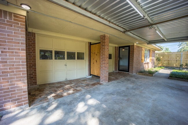 Building Photo - 17411 Strack Dr E