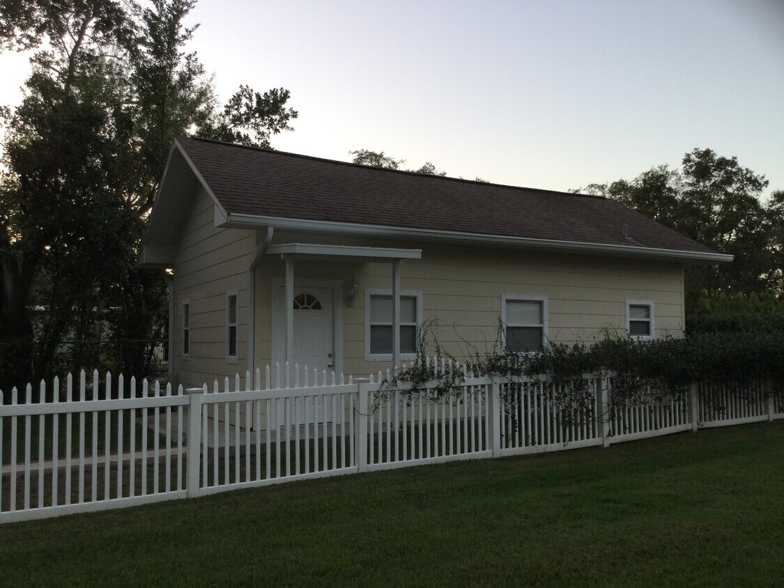 Front of Home - 2020 Lee Dr
