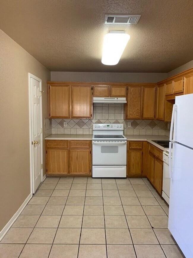 Foto del edificio - 3 Bedroom / 2 Bath Duplex – Clear Creek Area – Killeen, TX
