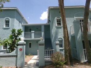 Building Photo - 1600 SE Green Acres Cir