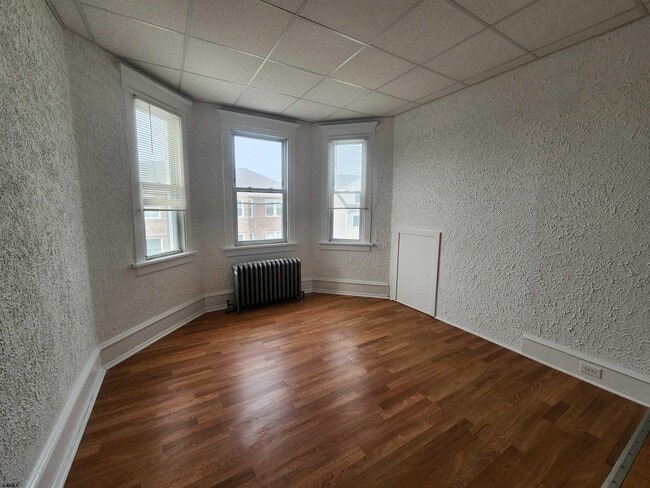 Building Photo - 5005 Ventnor Ave