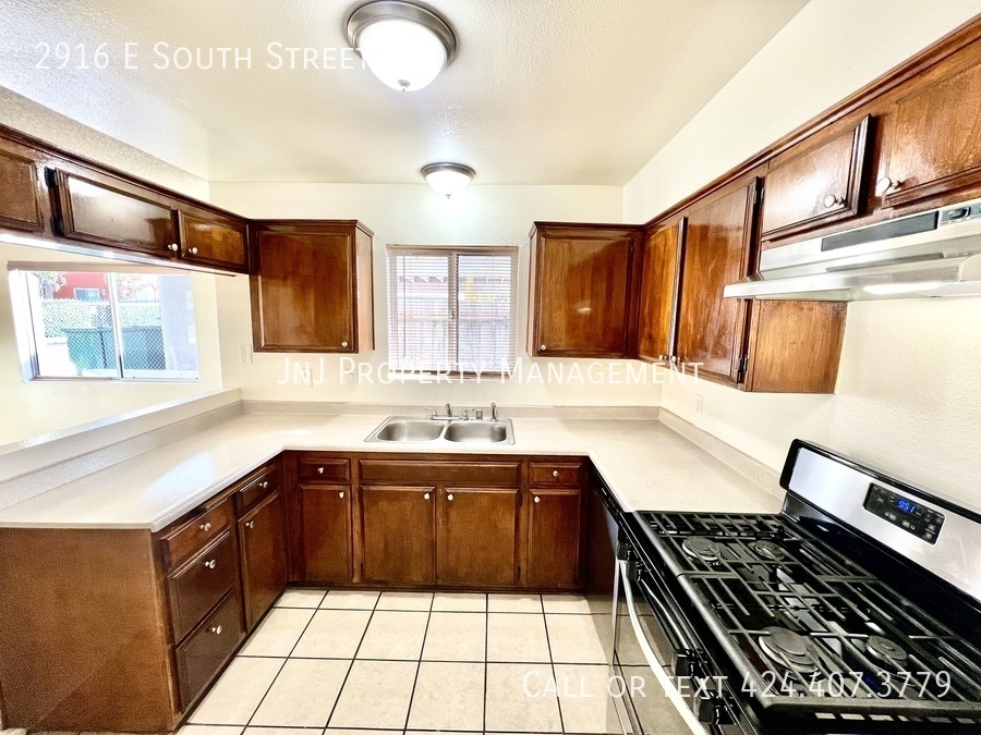 Foto principal - 2 Bed 1 Bath Apartment For Rent in Long Beach