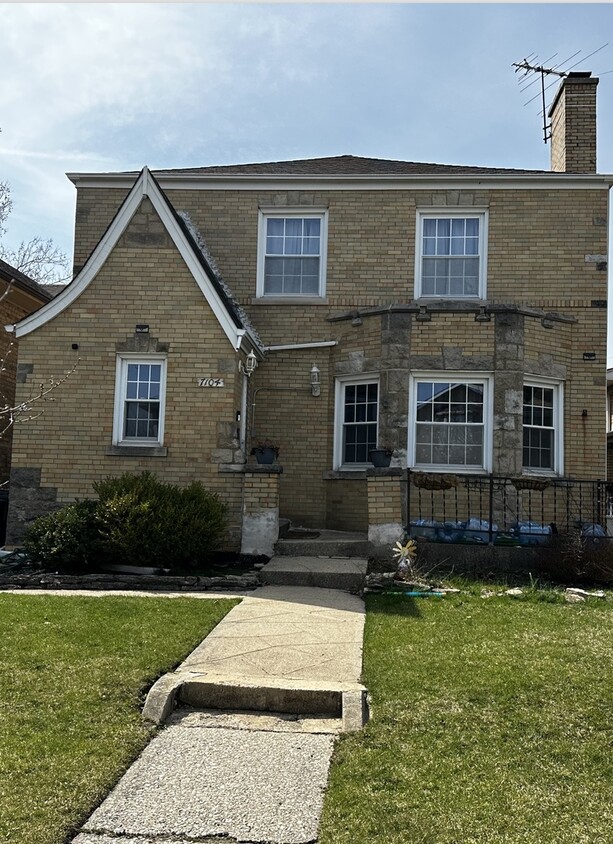 7104 N Keating Ave, Lincolnwood, IL 60712 House Rental in Lincolnwood