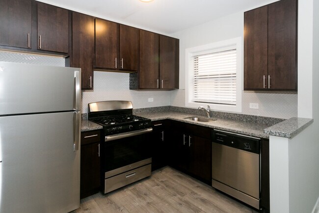 Foto del edificio - 705 W Brompton Ave