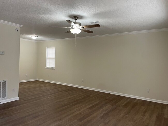 Building Photo - NEWLY RENOVATED 2 BED, 2 BATH HOME LOCATED IN ASHEBORO!