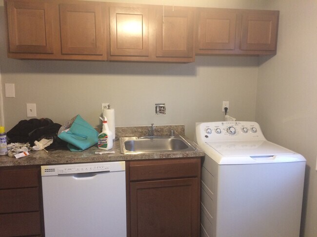 Dishwasher and dryer - 16 Danbury St SW