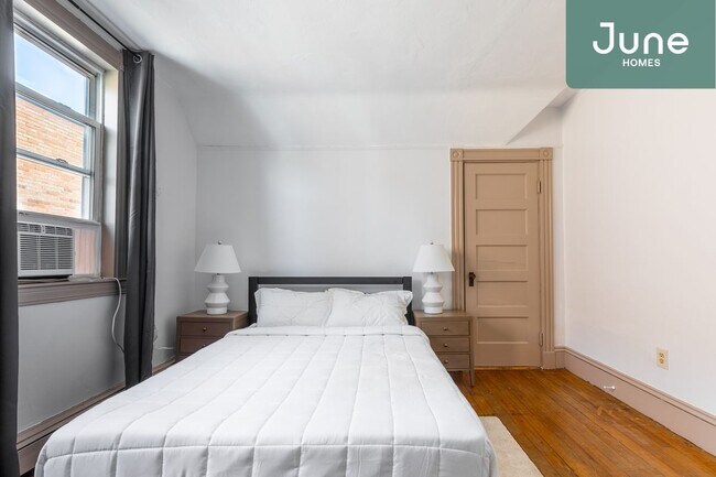 Foto del edificio - ROOM ONLY in 3-bed/1.0-bath Home