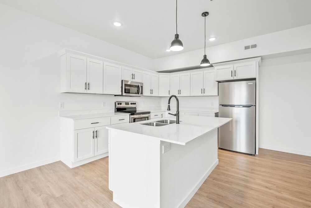 2 habitaciones/ 2 baños y medio - Woodline Townhomes