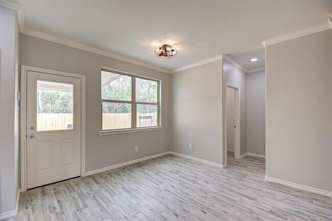 Foto del edificio - 1610 Thornhollow Dr