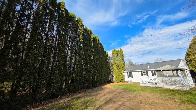 Foto del edificio - 13 E Brookfield Rd