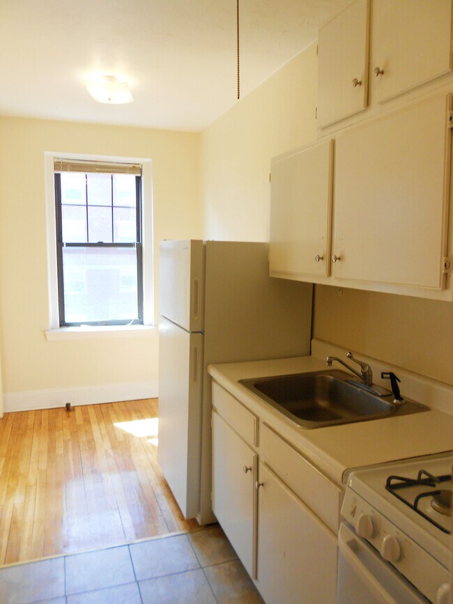Building Photo - 66 Queensberry St