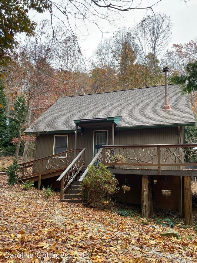 3 br, 1.5 bath House 201 Miller Rhodes Lane House Rental in Saluda