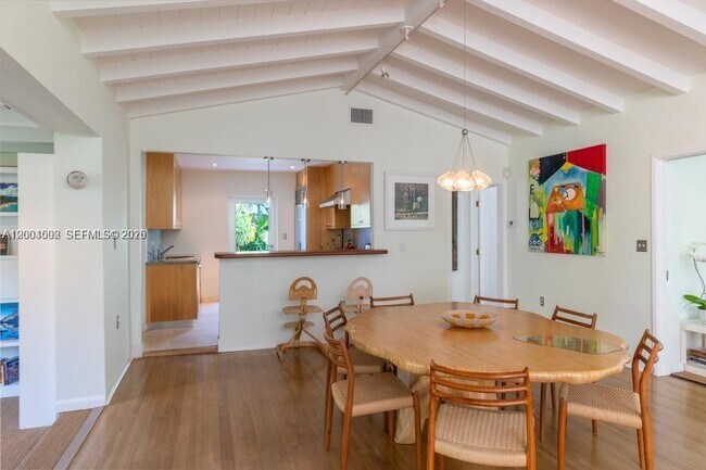 Foto del edificio - 1123 Bay Dr