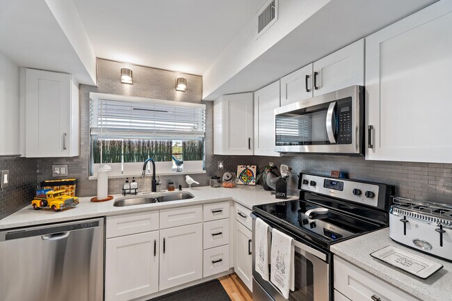 Foto del edificio - 50 Celestial Way