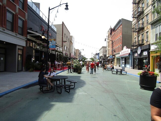 Foto del edificio - 139 Newark Ave