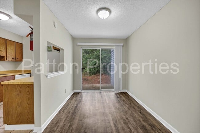 Building Photo - 9-10 Ashleys Place - Outside CoC - R19205-...
