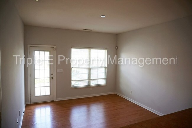 Building Photo - 1234 Middlebury Dr