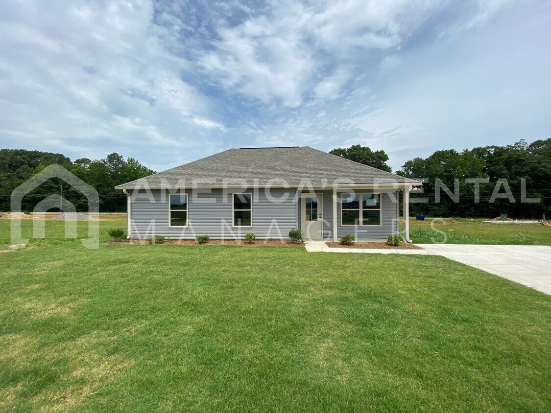 Primary Photo - Home for Rent in Talladega, AL!!! Availabl...