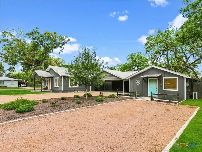 Foto del edificio - 2288 Gruene Rd