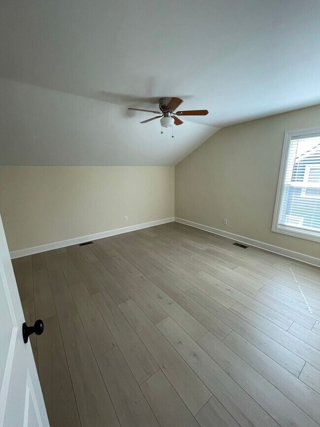 Foto del edificio - Wayne Michaels Premier Home (elite college living)