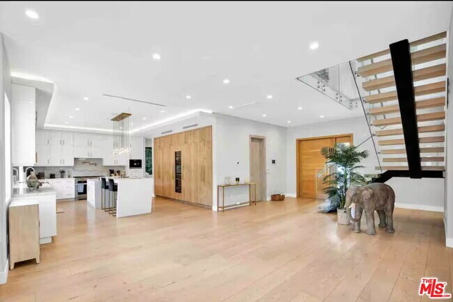 Foto del edificio - 13812 Cumpston St