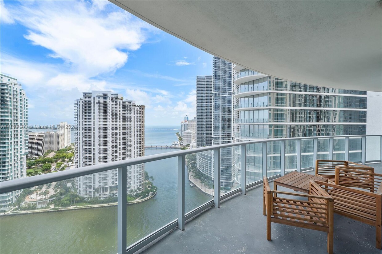 Foto principal - 300 S Biscayne Blvd
