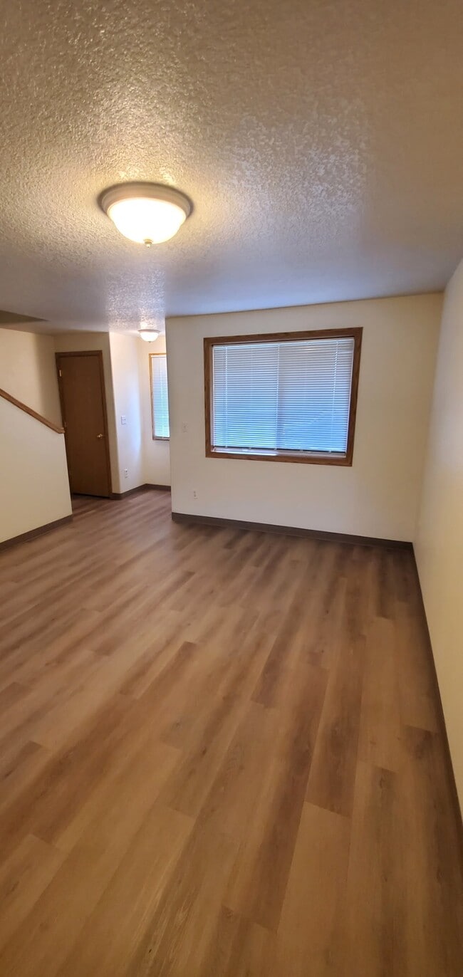 Entrada - 825 Maple St