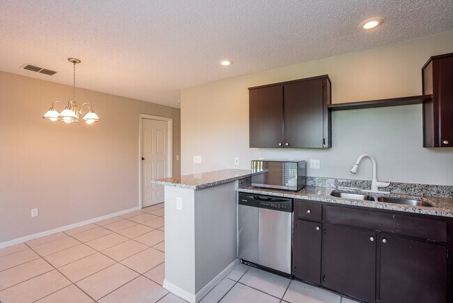 Building Photo - 2435 Sagemont Dr