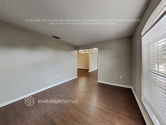 Foto del edificio - 914 Summer Glen Dr