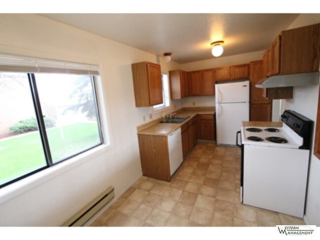 Building Photo - 2320 Alderson Ave