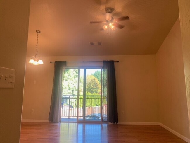 Building Photo - 205 Classick Dr